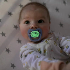 Set x2 Chupones Advantage de 0 a 6 meses Marino Brillan en la Oscuridad Dr. Browns